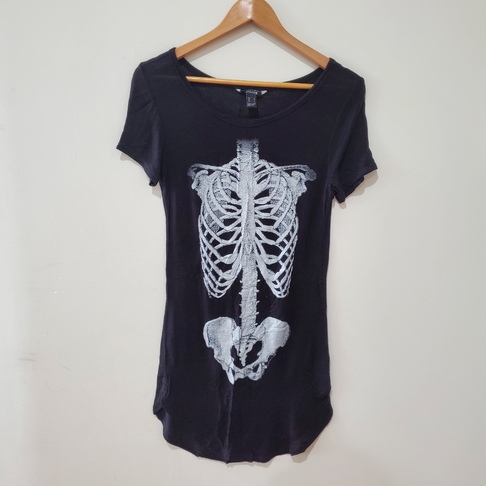 Skeleton Halloween tee shirt small